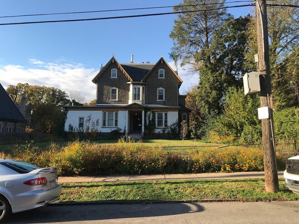 6024 Wayne Ave, Unit 2B Photo