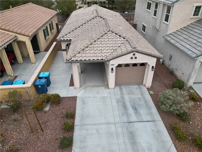 2050 Towering Pines St in Las Vegas, NV - Foto de edificio - Building Photo