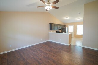 933 Ashburn Dr in Tallahassee, FL - Building Photo - Building Photo