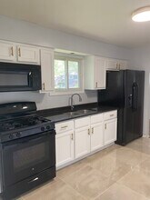 14000 S Hoxie Ave in Burnham, IL - Building Photo - Building Photo