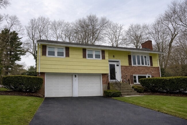 property at 7 Lee St