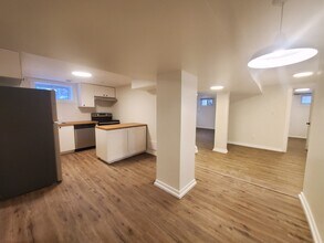 22 Hyde Park Av in Belleville, ON - Building Photo - Building Photo