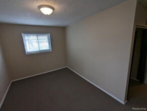 32055 Cheboygan Ct in Westland, MI - Building Photo - Building Photo