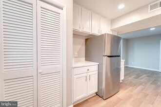 51 Skyhill Rd in Alexandria, VA - Building Photo - Building Photo