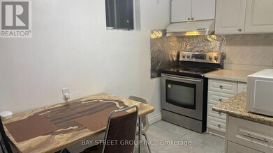 865 Consort Crescent in Mississauga, ON - Building Photo - Building Photo