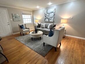 327 N Orange St in Media, PA - Foto de edificio - Building Photo