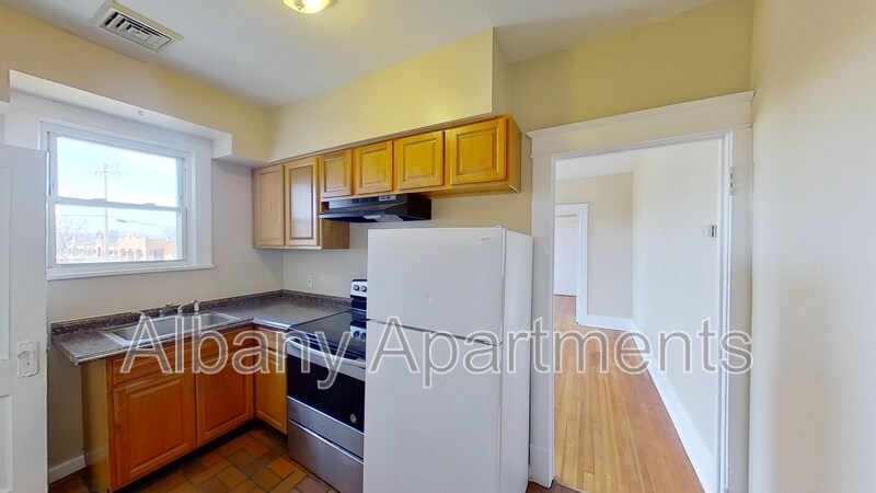 469 Delaware Ave in Albany, NY - Building Photo