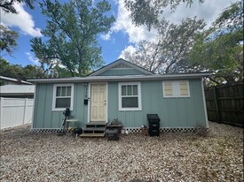 115 NW 9th St in Gainesville, FL - Building Photo