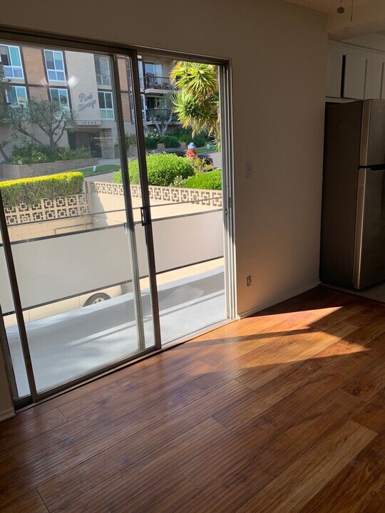 10350 Almayo Ave in Los Angeles, CA - Foto de edificio