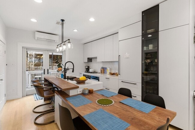 62 Bolton St, Unit 62 in Boston, MA - Building Photo - Building Photo