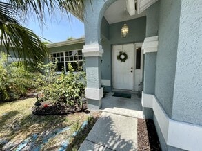 5610 29th St Cir E in Bradenton, FL - Building Photo - Building Photo