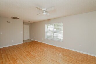 6035 Pointe Pleasant Blvd in Wesley Chapel, FL - Building Photo - Building Photo