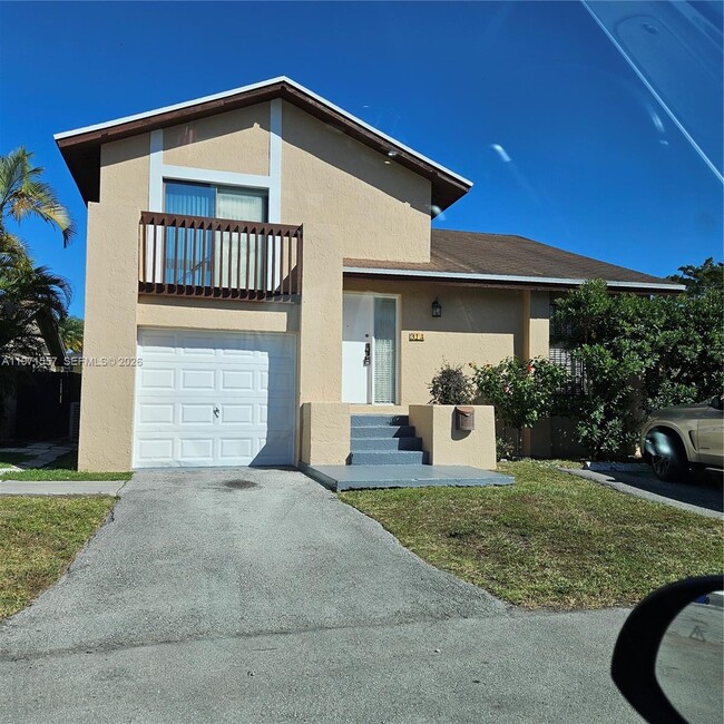 property at 914 NW 106th Ave Cir