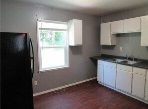 4630 E 43 Terrace in Kansas City, MO - Building Photo - Building Photo