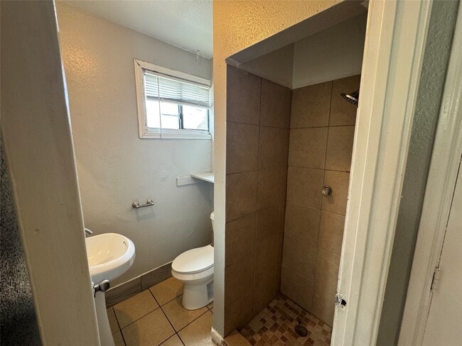 2705 Lorraine St in Houston, TX - Foto de edificio - Building Photo