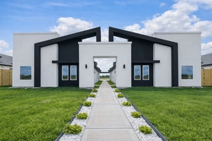 11407 N 24th Ln in McAllen, TX - Building Photo