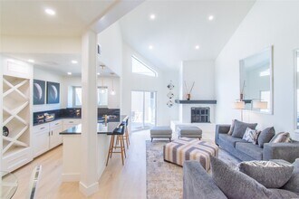 727 Bunker Hill Rd in Houston, TX - Foto de edificio - Building Photo