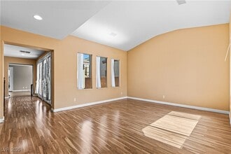 8220 Chimney Bluff St in North Las Vegas, NV - Building Photo - Building Photo