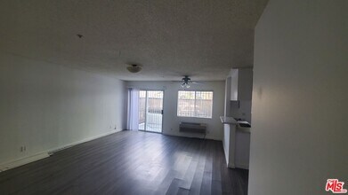 982 S New Hampshire Ave in Los Angeles, CA - Building Photo - Building Photo