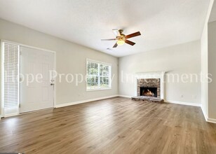 80 Corn Crib Dr in Newnan, GA - Building Photo - Building Photo