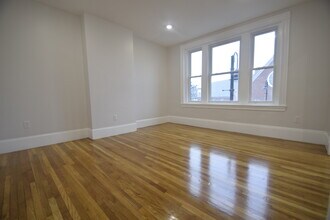 31 Harvard St, Unit 2 in Brookline, MA - Building Photo - Building Photo