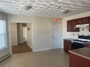 585 Main St in East Greenwich, RI - Building Photo - Building Photo