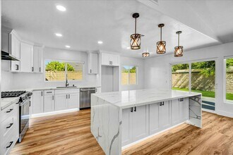 17472 Bellport Cir in Huntington Beach, CA - Building Photo - Building Photo