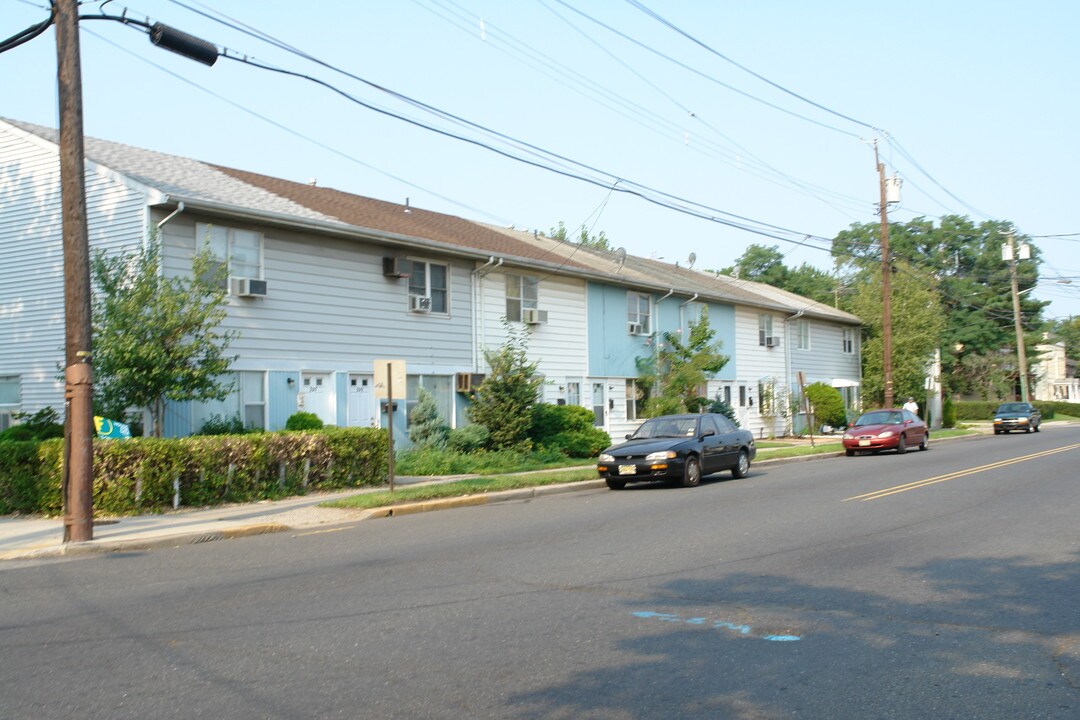 409 Market St in Perth Amboy, NJ - Building Photo