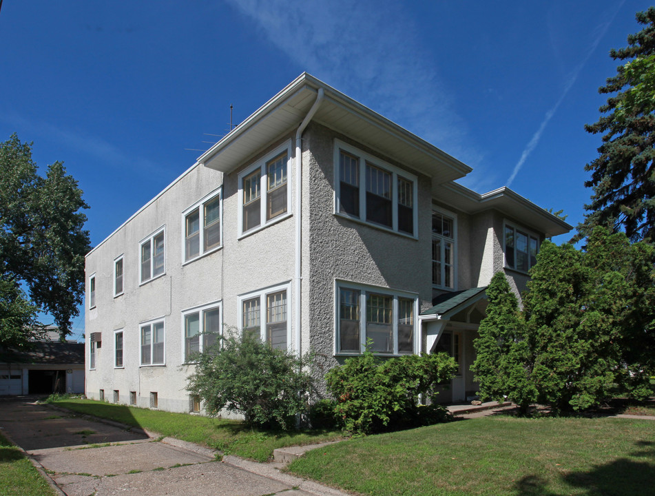 404 8th St SE in Minneapolis, MN - Building Photo