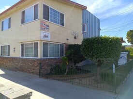4256 Walnut St in Cudahy, CA - Building Photo