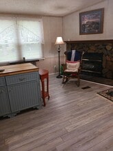 381 Katie Dr in Hendersonville, NC - Foto de edificio - Building Photo