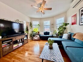 35 Harvard St, Unit 2 in Brookline, MA - Building Photo