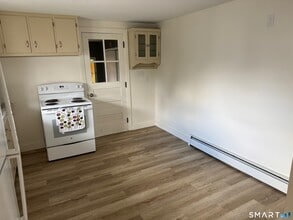 82 Mountain Rd in Suffield, CT - Building Photo - Building Photo