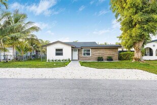 216 NE 160th St in Miami, FL - Building Photo