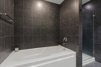 900 N Kingsbury St, Unit 1166 in Chicago, IL - Foto de edificio - Building Photo