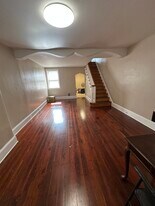 1914 E Hazzard St in Philadelphia, PA - Building Photo