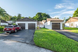 9234 Wedgewood Ln in Tamarac, FL - Building Photo - Building Photo