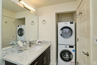 2465 Dexter Ave N in Seattle, WA - Building Photo - Building Photo
