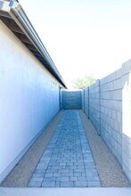 2535 E Broadway Rd in Phoenix, AZ - Building Photo - Building Photo
