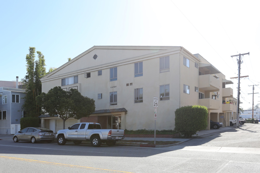 Country Club Apartments in Santa Monica, CA - Building Photo