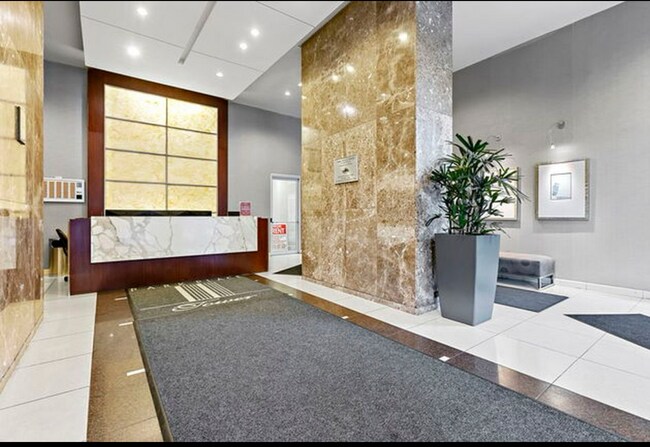 655 W Irving Park Rd, Unit 401 in Chicago, IL - Building Photo - Building Photo