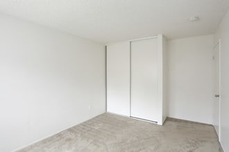 Creekside Villas Apartments in San Diego, CA - Building Photo - Interior Photo