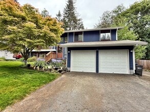 710 Parkway Ct NE in Bremerton, WA - Building Photo - Building Photo