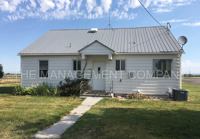 2327 E 3700 N in Filer, ID - Foto de edificio - Building Photo