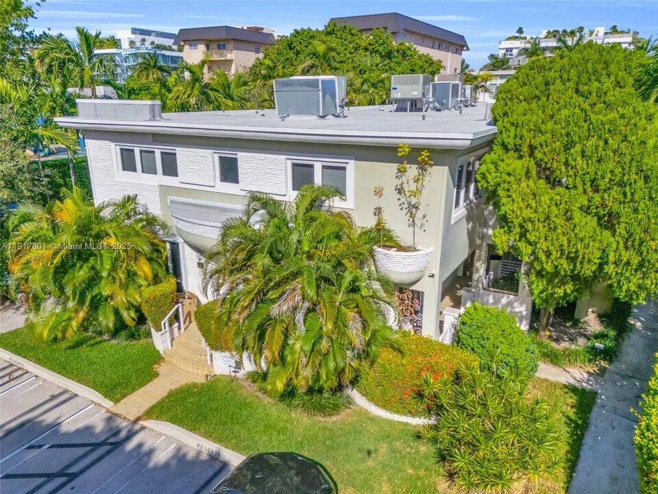 1101 98th St in Bay Harbor Islands, FL - Building Photo