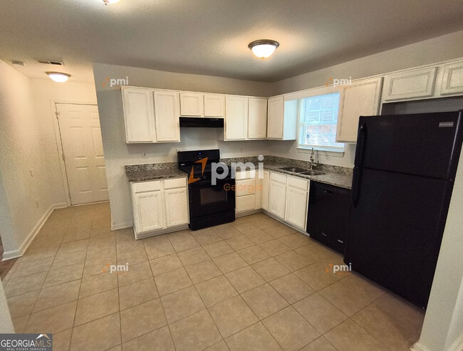 8155 Autumn Green Dr in Fairburn, GA - Building Photo - Building Photo