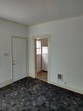 302 Maple St, Unit 4 in Medford, OR - Building Photo - Building Photo
