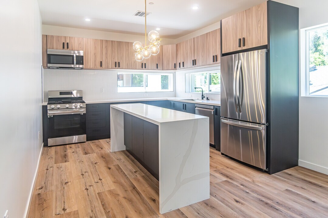 11522 Killion St in North Hollywood, CA - Building Photo