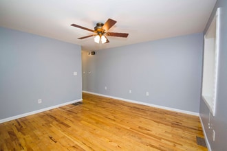 2221 Benton St in Granite City, IL - Building Photo - Building Photo