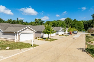 Redwood Green 3942 in Uniontown, OH - Building Photo - Building Photo